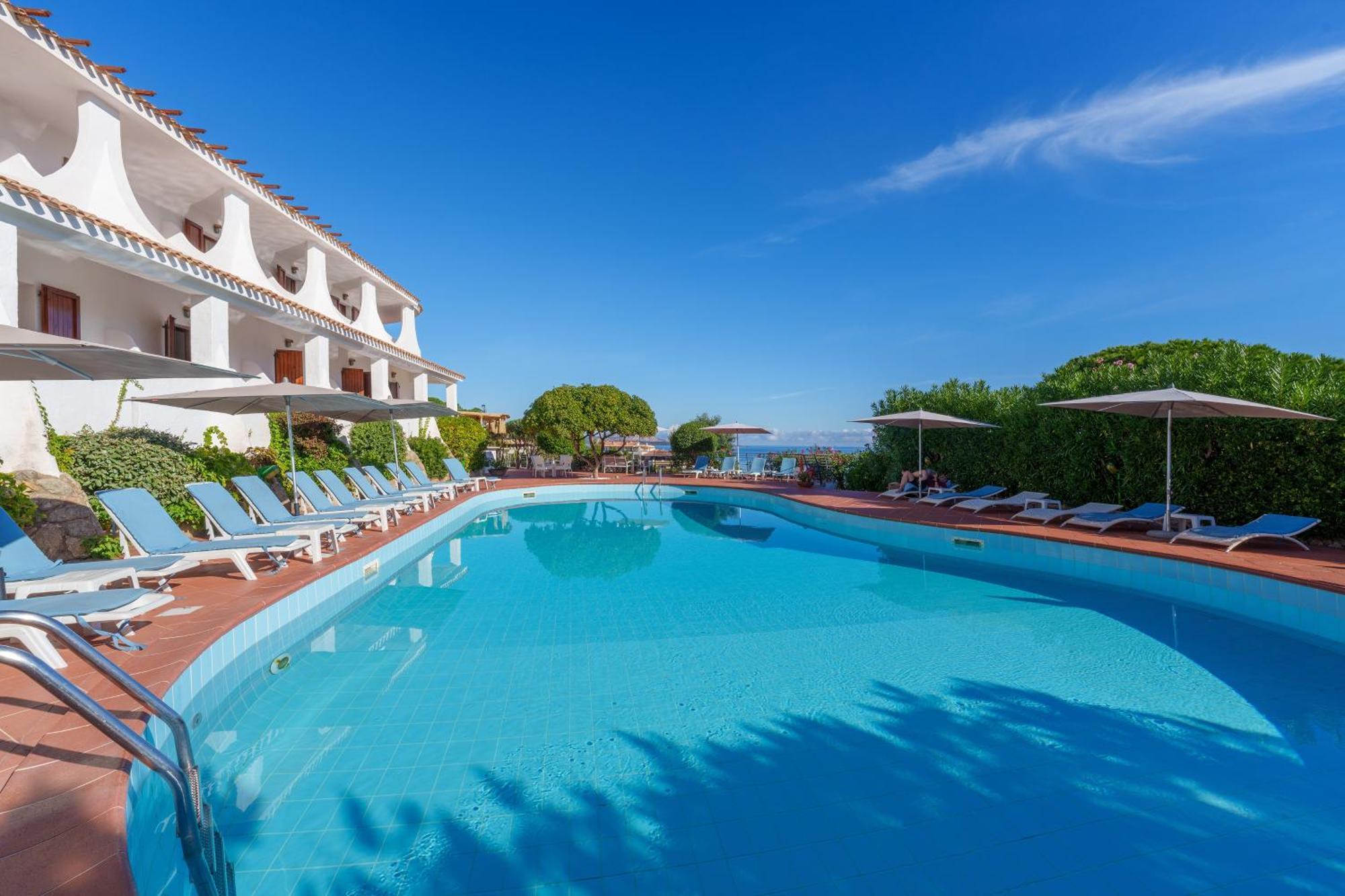Hotel Punta Est Baia Sardinia Exteriér fotografie