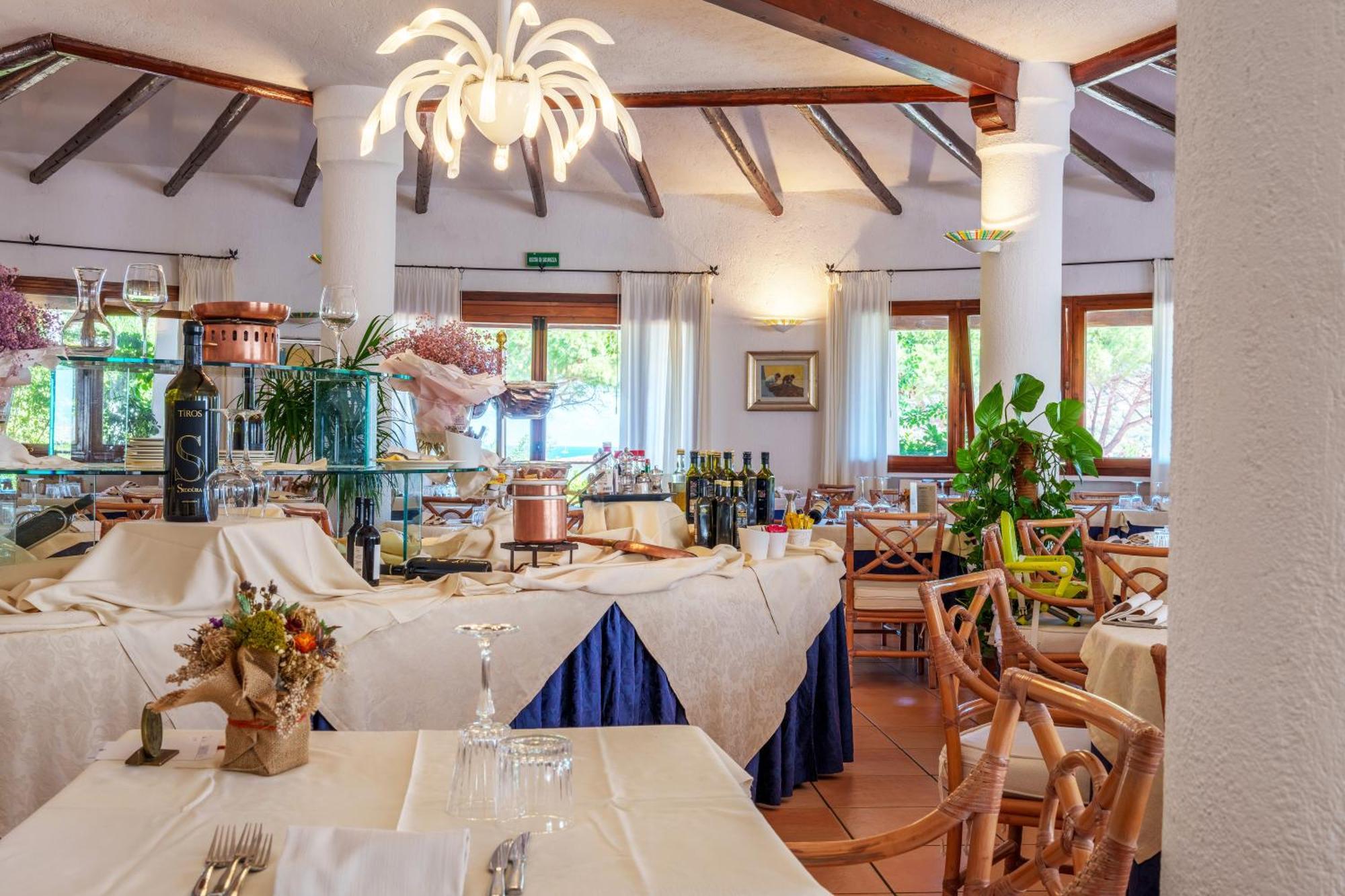 Hotel Punta Est Baia Sardinia Exteriér fotografie